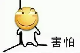 警示！大叔用湿手拔插头，结果被电，你平时有这习惯吗？图片