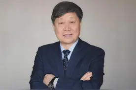 海尔创始人张瑞敏辞任，从砸冰箱到“砸自己”、从348万到3000亿，他“交付”了个生生不息的“生态”图片