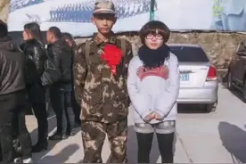 浙江一女子晒与兵哥哥相恋十年间的对比照，网友：两个人都蜕变了图片