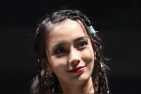 杨颖的嘻哈女孩造型，个性十足气场全开！图片