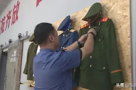 绿军装 赤子情 退伍老兵十年收藏上百件军装图片