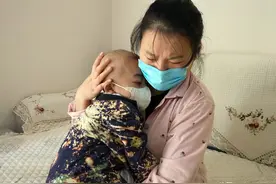 治癌路上拼尽全力：宝贝，你没倒下我就不能倒下，让我们一齐加油图片