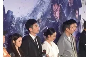 42岁秦海璐疑怀2胎，肚子隆起孕味足，6岁儿子患巨婴症近照好帅气图片