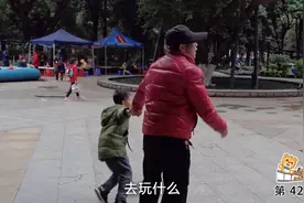 乐乐跟爸爸逛公园，笑着进去哭着出来，到底是怎么回事呢视频封面