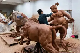 “肥女斗牛”泥稿放大，为西班牙而作图片