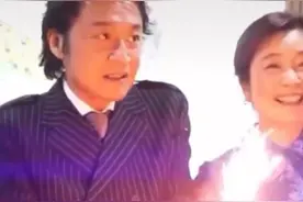 58岁马景涛为经纪人庆生，头发凌乱肩膀歪斜，曾激动强吻刘嘉玲图片