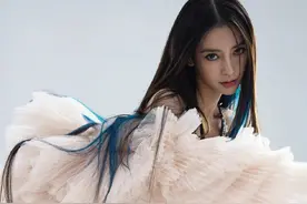 Angelbaby蓝发挑染，清冷高贵美艳动人图片