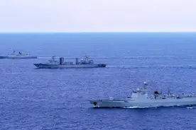 中国军舰驶入日本本土12海里！日海自出动准航母：全程警戒监视图片