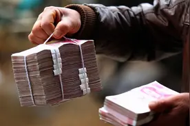 在中国一个家庭一年能存10万，这属于什么水平？图片