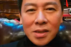 57岁胡亚捷罕晒近况，脸圆发福却帅气依旧，结婚29年儿俊妻美图片