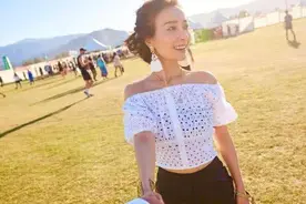 吴昕微博发牵手照，疑似公布恋情！引来一片欢呼！图片