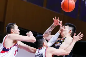 中锋黄金时代！CBA人才井喷，小姚明+00后天才，男篮有希望了图片