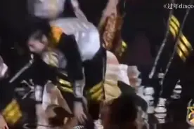 张艺兴春晚彩排视频曝光，做空翻重摔脸着地，陈伟霆爆料让人意外图片