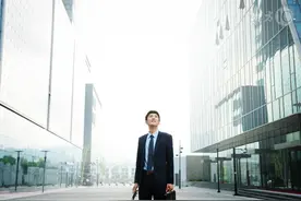小说：穿越到四合院，激活徐老大的无敌风火轮，秦姐，傻柱来了图片