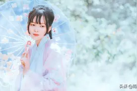 笔墨太淡，了不了我心中的情，又奈何，此去经年，再未遇见图片