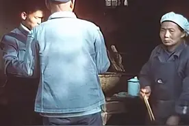 学鲁迅的高中生，扛红旗的小学生！法国人镜头下1977年的南京城图片