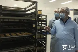 疫情防控期间新疆航空食品改花样，汉堡小油馕来了图片