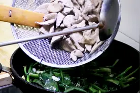 家里有肝脏不好的，牢记1道菜，养肝补肝壮肝，远离肝病！视频封面