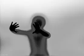 印度女子无缘故不见，还以为没了，近11年后在男友家的房间里找到图片