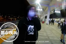 14岁少女偷偷去外地见网友，民警找到她时，女孩执意要见网友情绪崩溃图片