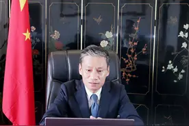 驻曼德勒总领事陈辰在纪念中缅建交70周年论坛上发表主旨演讲图片