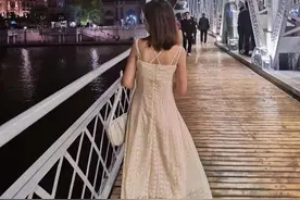 一名00后回族女大学生的思考：在黑暗里发一点光，不必等候炬火图片