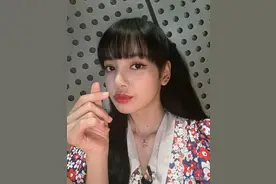 爱豆的缺陷，Lisa颜值和身材都完美可惜嘴大，林允儿败在了腿型上图片
