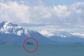 美国水面出现一幕奇景，似乎有个巨型碟状物体，平行世界打开了？图片