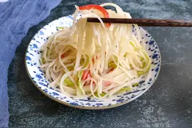 炒土豆丝，什么时候放醋是关键点，不少人搞错了，难怪不脆不好吃图片