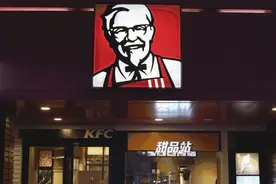 吃了这么久的肯德基，餐盘纸上的字却没人注意看，网友的话扎心了图片