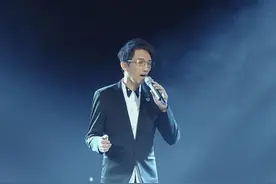 林志炫爆照，戴呼吸机躺病床，又瘦又憔悴的他怎么了？图片