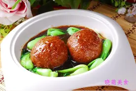 四喜烤麸、葱油白斩鸡、面筋塞肉、酱汁狮子头、红烧石蛙的做法图片