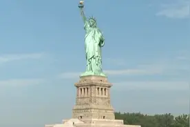 美国自由岛在疫情之后首次开放 自由女神雕像仍然关闭中视频封面