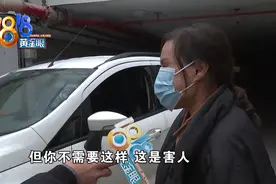 意外爆胎后才发现，四个轮胎全被划破，女司机直呼后怕图片