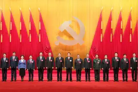 全国首个！新疆完成省级党委换届，“70后”增至两人，有3位“新面孔”图片