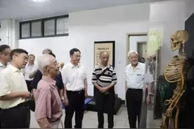解剖学教授死后奉献遗骸，制作标本，永驻人间图片