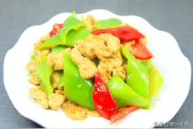 滑炒鸡胸肉要不要先腌制，厨师长告诉你正确做法，滑嫩入味又清淡图片