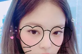 jennie怼脸照图片