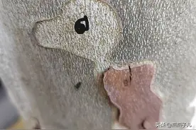 发现藏在梧桐树上的秘密，丫头很兴奋图片