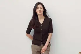 真心服全智贤的气质!不借助配饰,“极简穿搭”连头发丝都透着高级图片