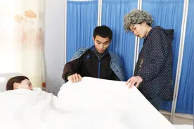 产妇刚生完孩子，梦见又生一个，老公掀开被子，腿都软了视频封面