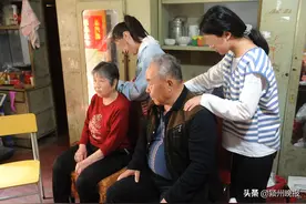 “永恒”的爱！安徽省界首居民捡到3名弃婴，呵护他们长大！如今第一个孩子已入伍服役，2个女孩正在读中学图片