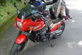 用原厂零件来减轻川崎GPZ900R摩托车的离合器重量图片