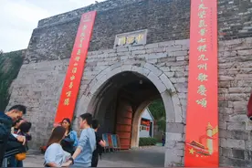 南京600年的中华门砖块上，刻满了工匠名字，竟有一个叫刘德华图片