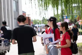 “挂科”重修，10月份才能拿证，研究生9月份开学，怎么办？图片