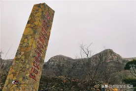 梨树旁的两间草房成为景区，虽然条件简陋，曾却聚集了众多高干图片