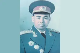 许世友阵前喝酒不误事，反而更能打，上级特批：允许你喝酒上战场图片