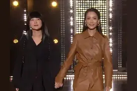 杜华和霍汶希同框造型相差甚远，网友对比称：名媛太太和她的丫鬟图片