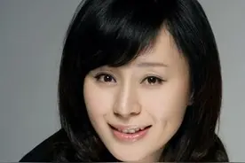 戏中戏外皆是富家女，和丈夫“裸婚”住18平房，牵手走过21年图片