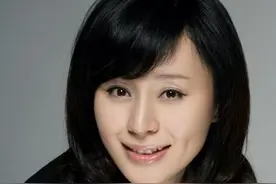 戏中戏外皆是富家女，和丈夫“裸婚”住18平房，牵手走过21年图片